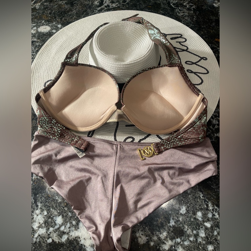 VS mermaid 🧜‍♀️ bombshell set 34D Top and M hoop nude bottoms - Picture 14 of 15